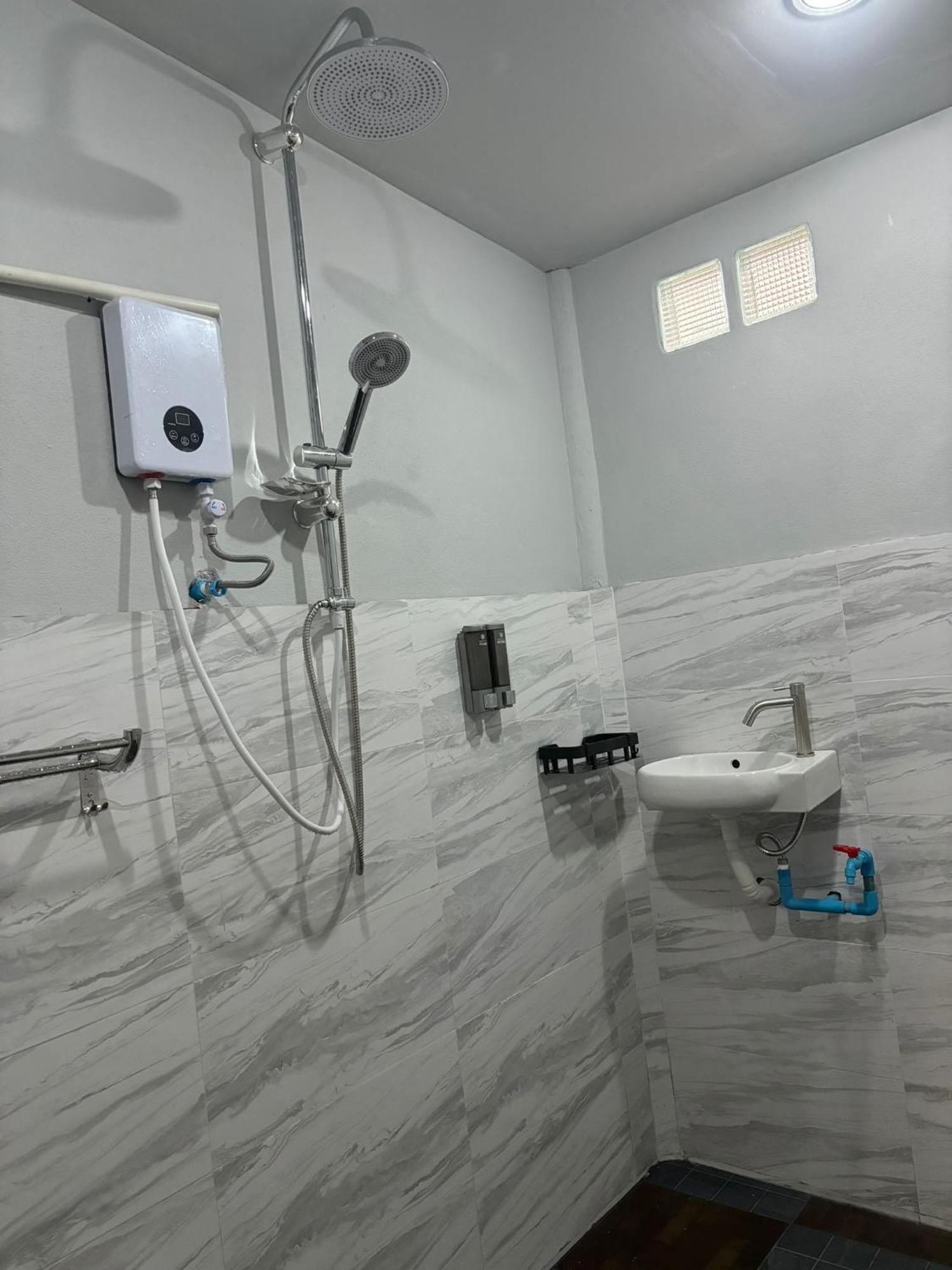 Tonmai Suites Ko Lanta Esterno foto