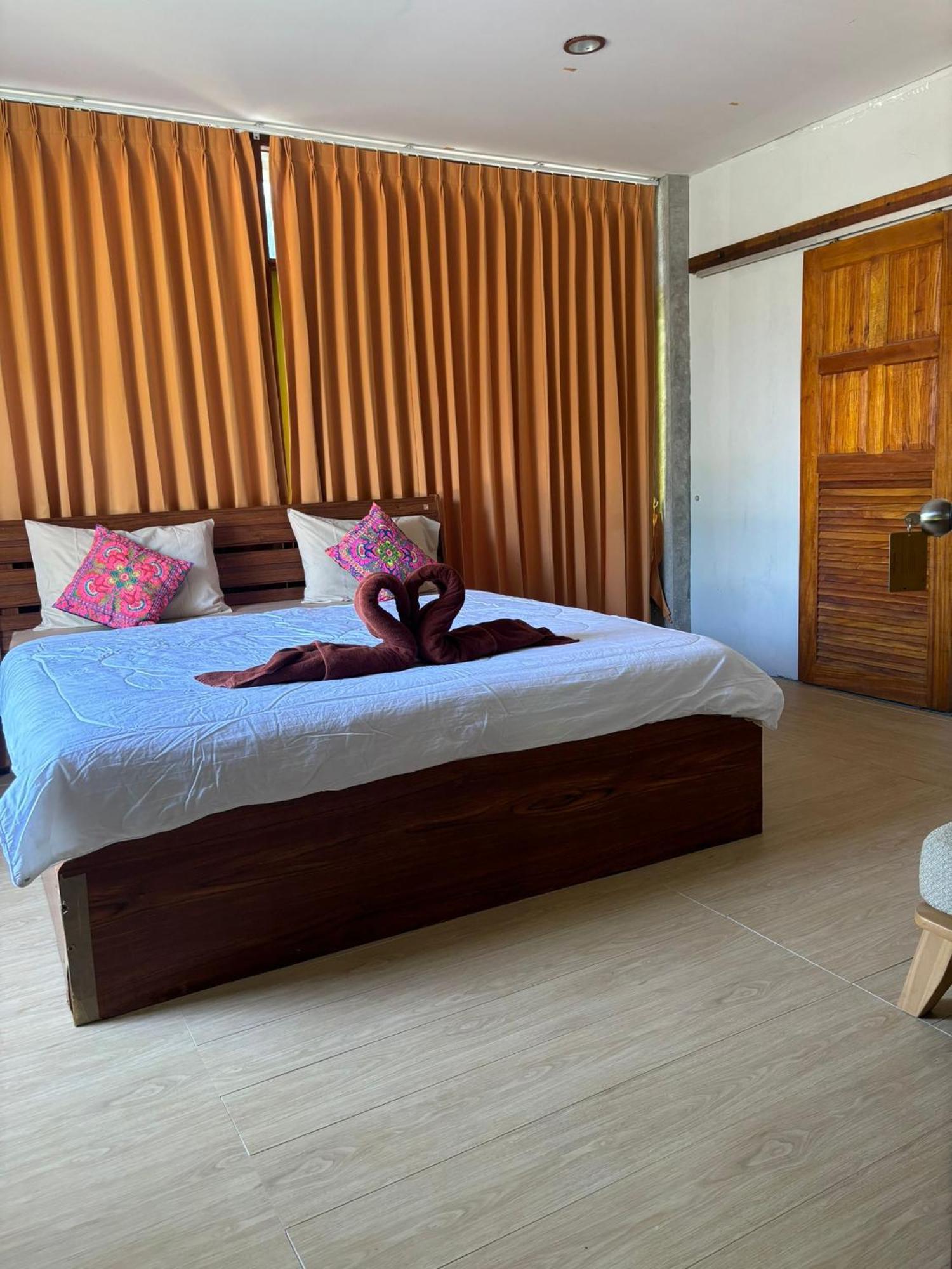 Tonmai Suites Ko Lanta Esterno foto